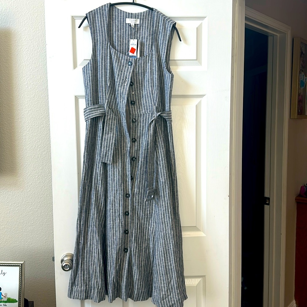 Banana republic linen pinstriped dress with belt